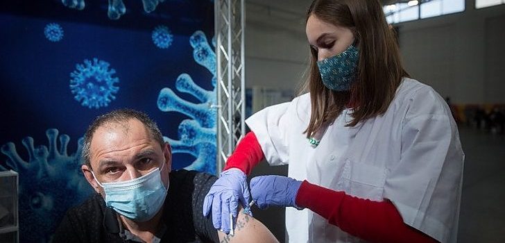 77% Izraelců ve věku nad 50 let je naočkovaných a MZ dále urychluje plány vakcinace celého národa