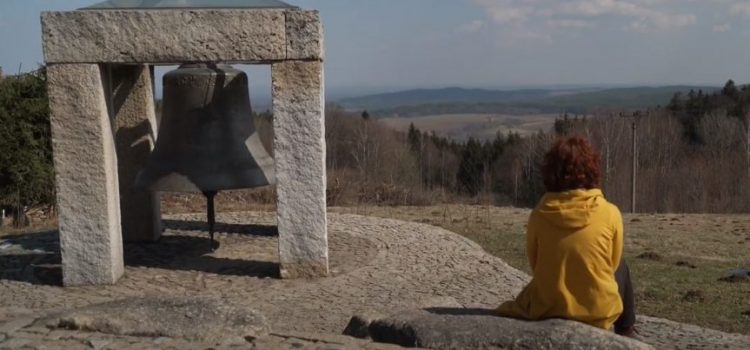 Teologická fakulta Jihočeské univerzity uvedla první ze série deseti videodokumentů „Duchovní krajinou Novohradských hor“