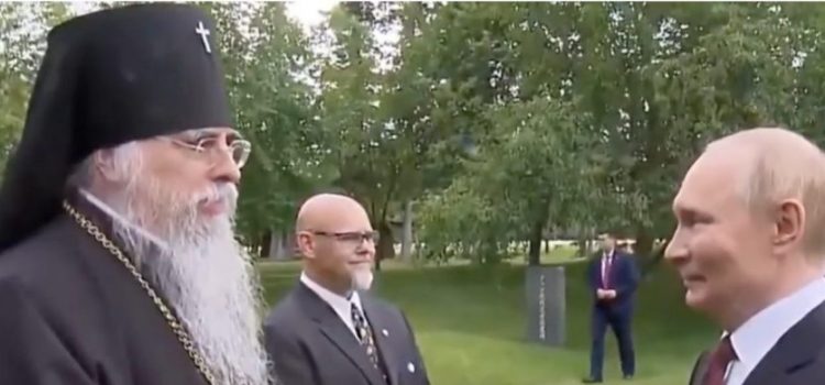 Setkání amerického arcibiskupa s Putinem odsuzováno jako zrada křesťanského svědectví