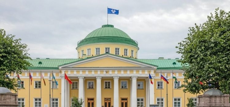 Ruští poslanci dospěli k závěru, že oblíbená postavička Čeburaška je Žid