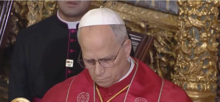 Papež Lev XIV. zahájil modlitbou za mír druhý den návštěvy Libanonu