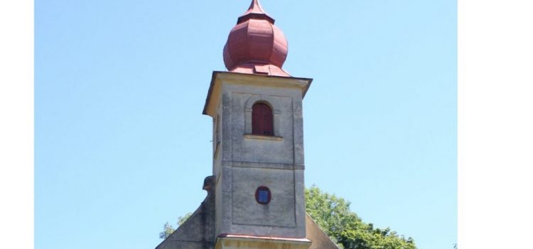 Obec Chmelík usiluje o převod kostela, stojí na upraveném opukovém svahu