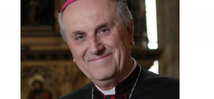 Karlovy Vary udělí čestné občanství emeritnímu biskupovi Františku Radkovskému