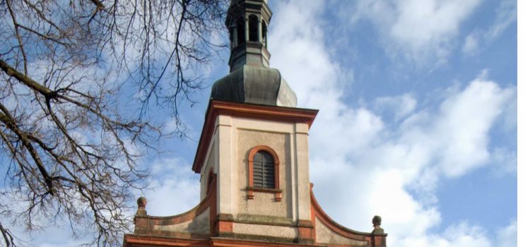 Vrchlabský klášterní kostel má zpět opravenou vrchní část střechy věže