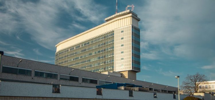 Biskupové vyzvali k zachování poplatků pro ČT a ČRo, zaručují jejich nezávislost