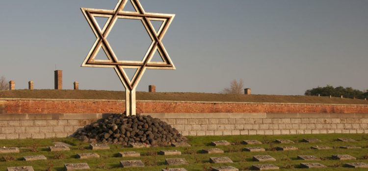 Kufr rodiny Fürnbergových z Pardubic připomíná jejich osud v terezínském ghettu